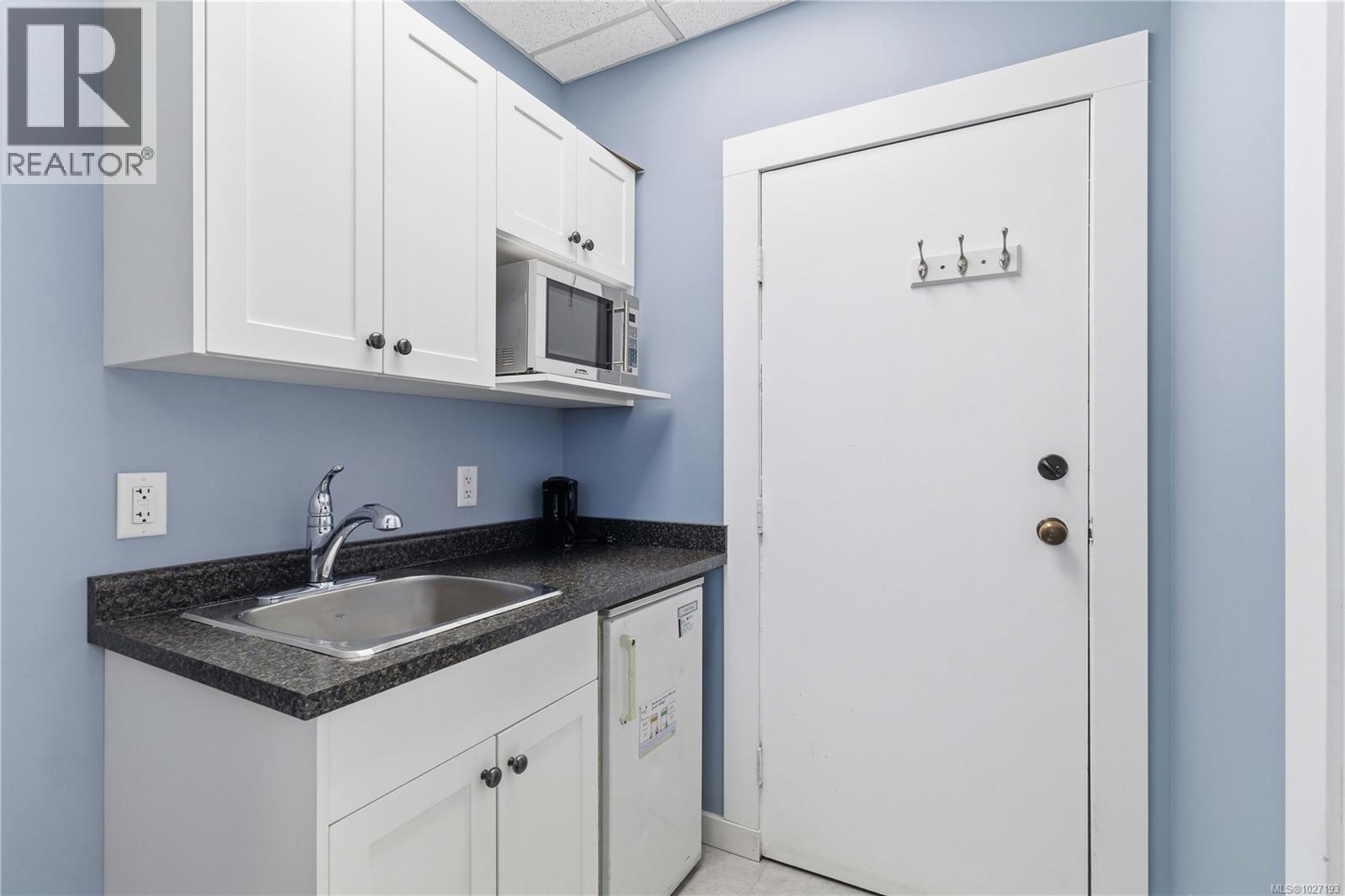 303 1711 Cook Street, Victoria