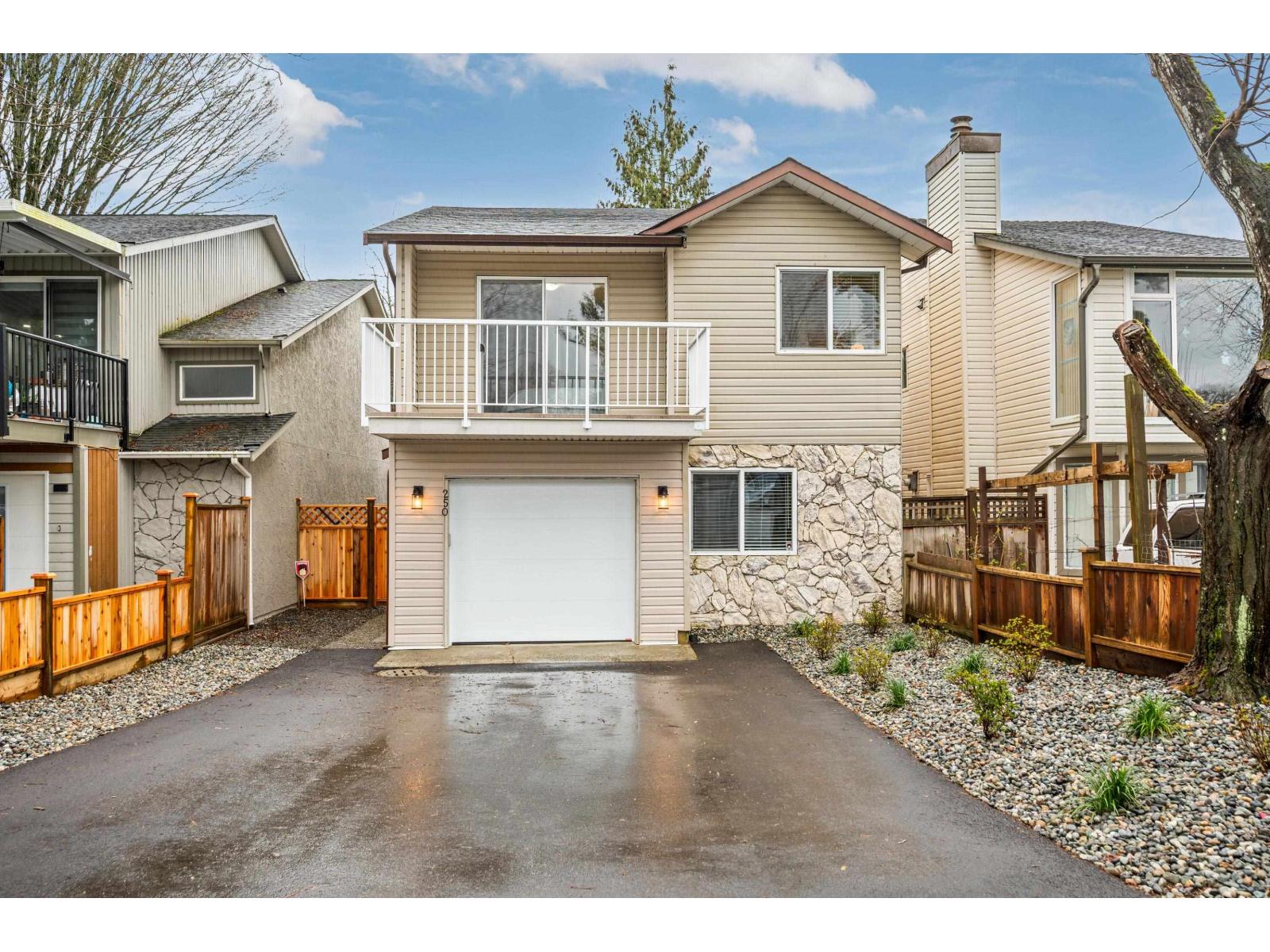 250 DAVIS Crescent - main photo