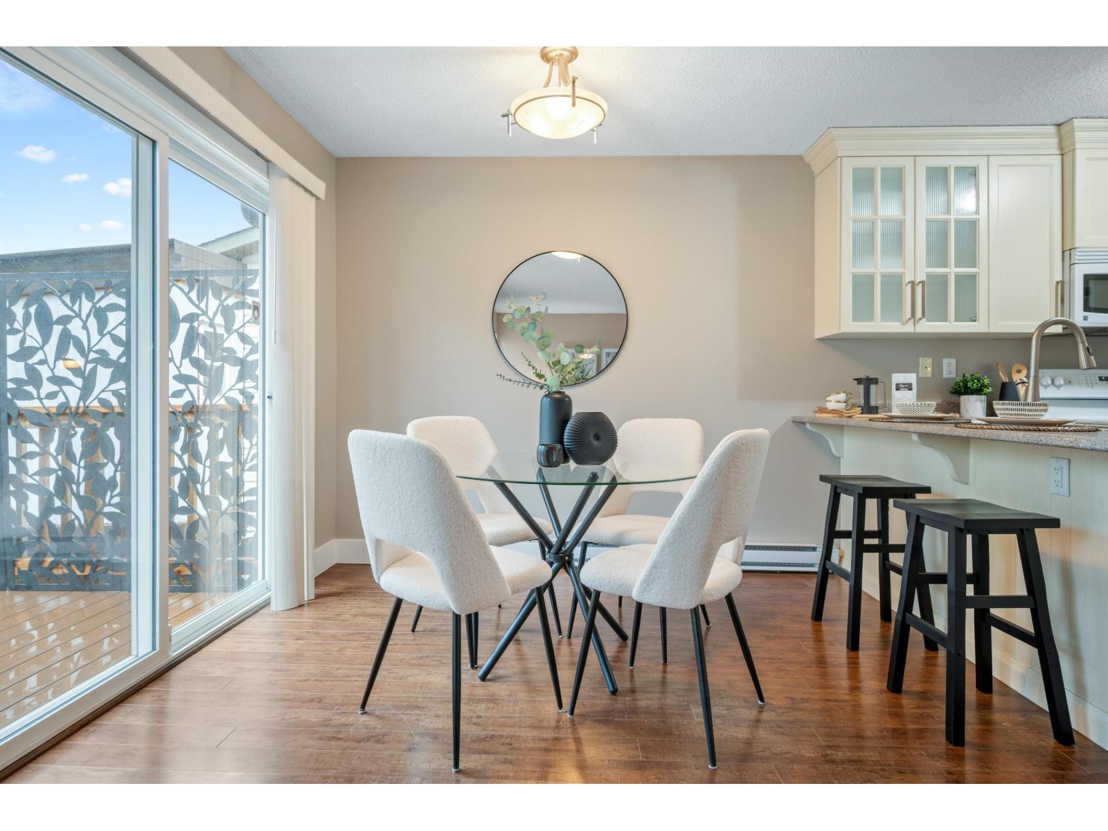 250 DAVIS CRESCENT, Langley