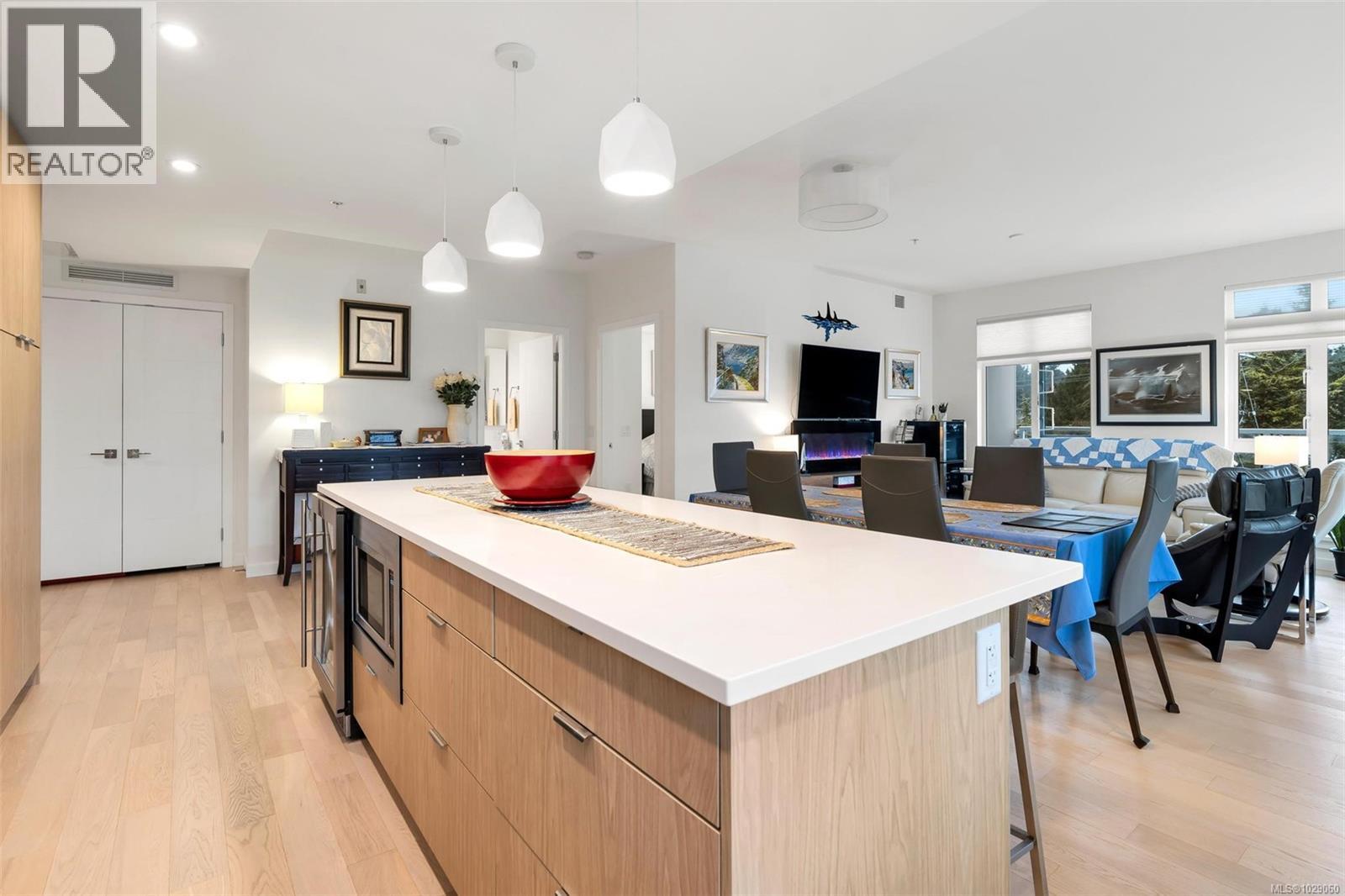 #304 5120 CORDOVA BAY RD - 9