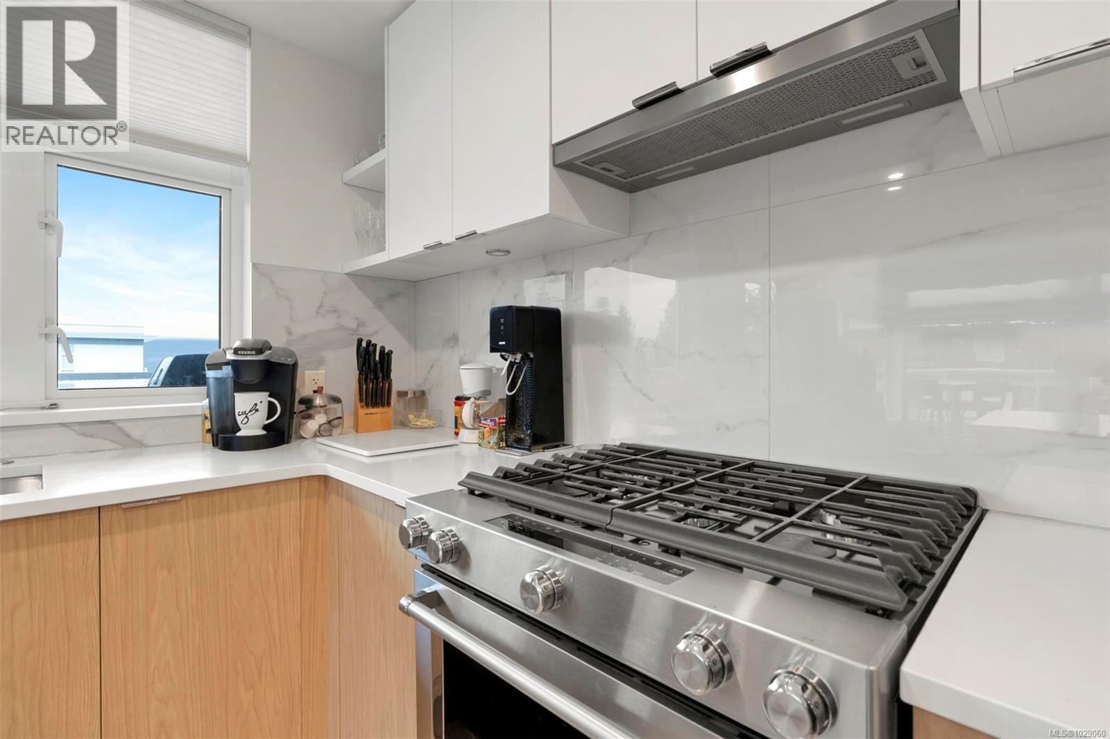 #304 5120 CORDOVA BAY RD - 6