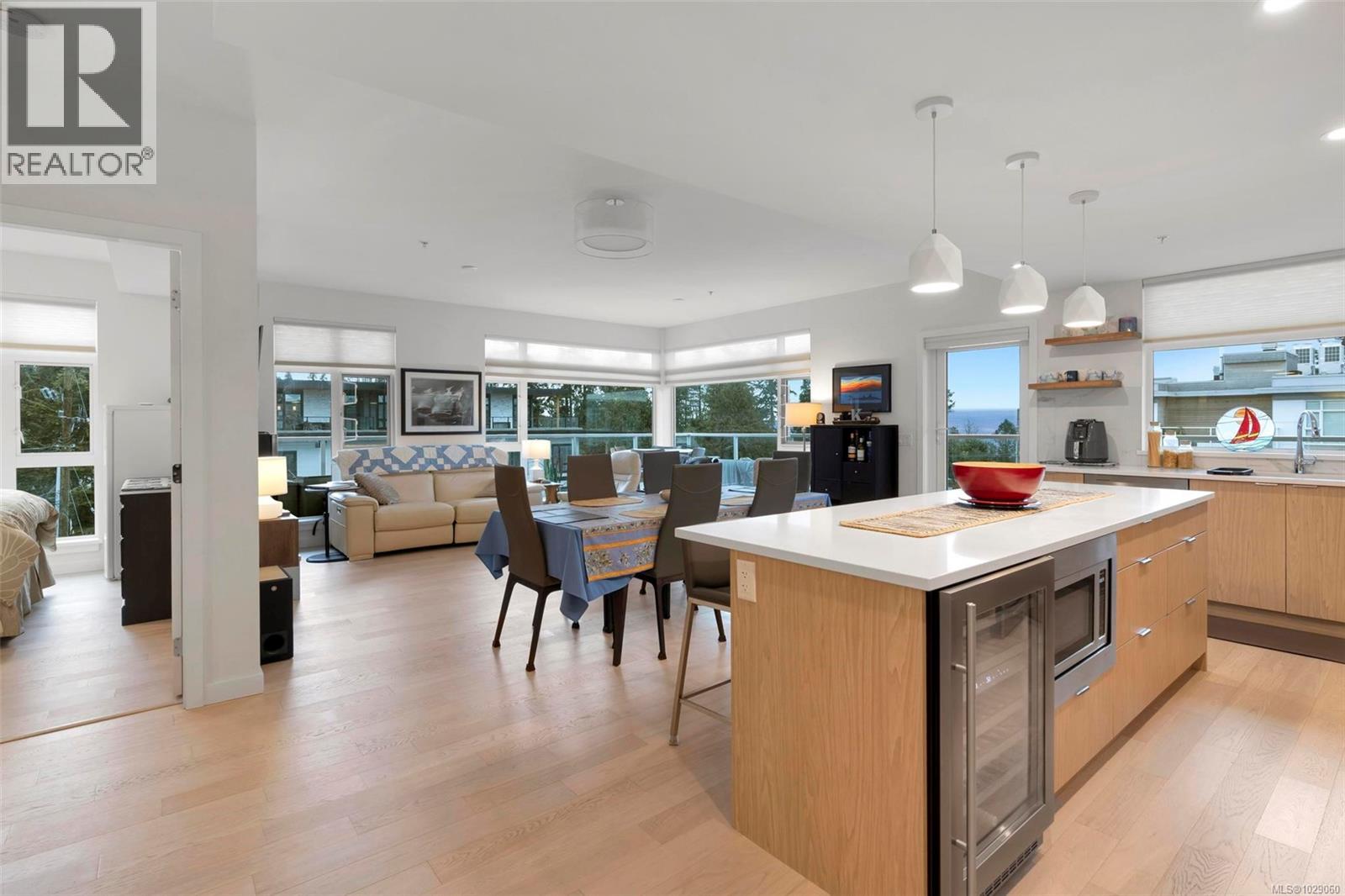 #304 5120 CORDOVA BAY RD - Image 2