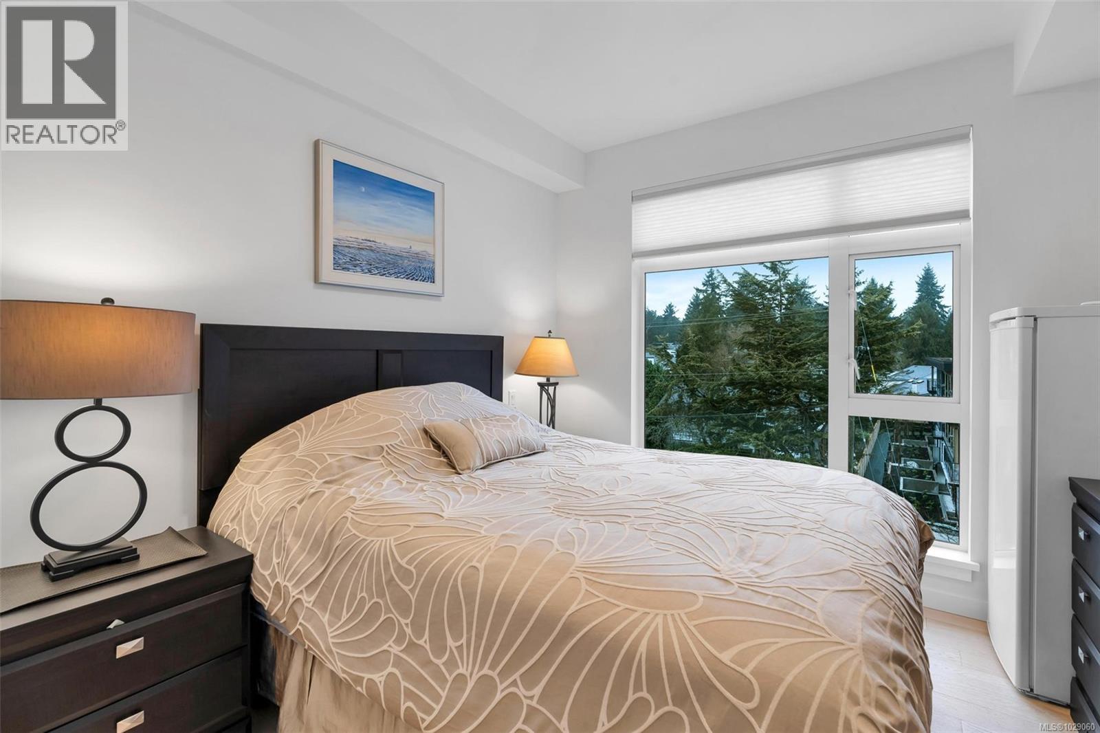 #304 5120 CORDOVA BAY RD - 22