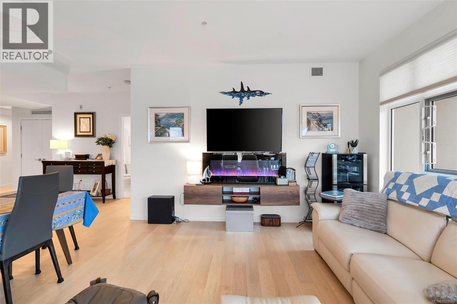 #304 5120 CORDOVA BAY RD - 11