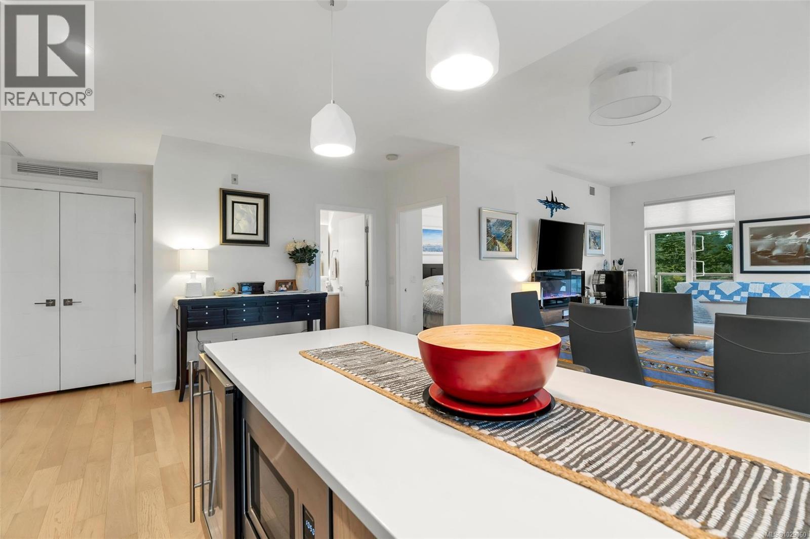 #304 5120 CORDOVA BAY RD - 24