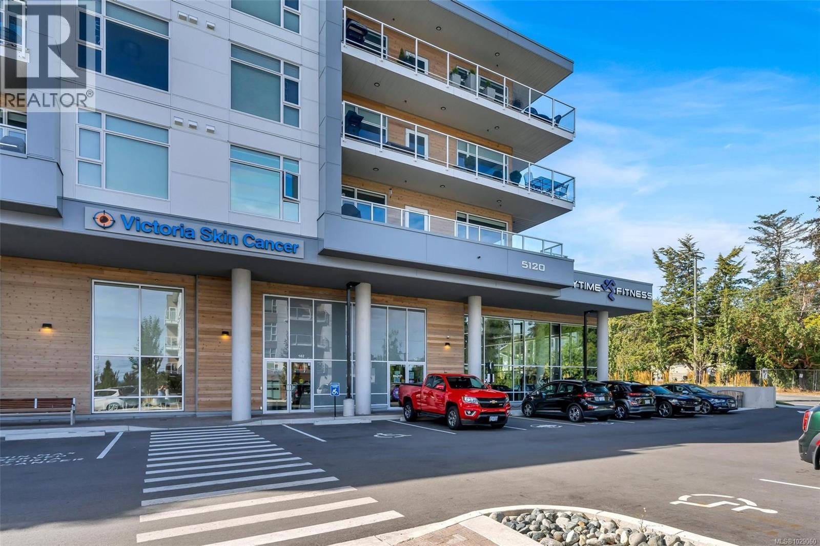 #304 5120 CORDOVA BAY RD - 34