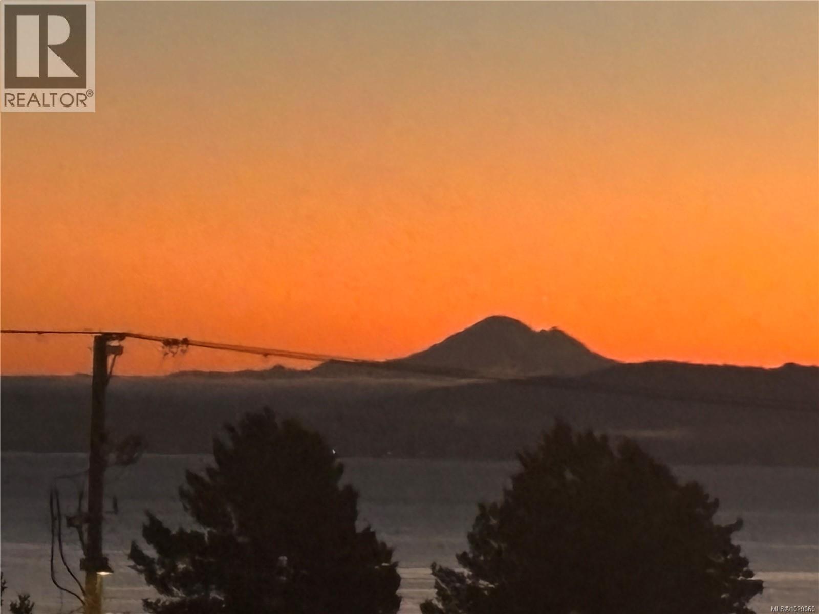 #304 5120 CORDOVA BAY RD - 43