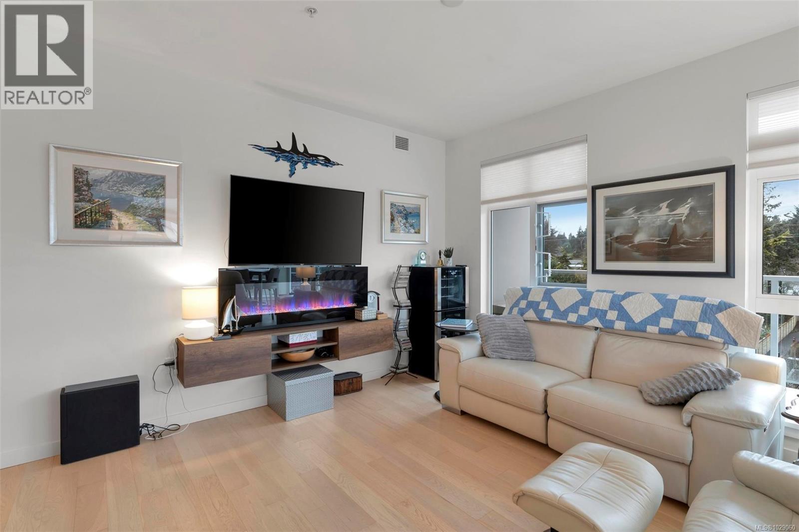 #304 5120 CORDOVA BAY RD - 12