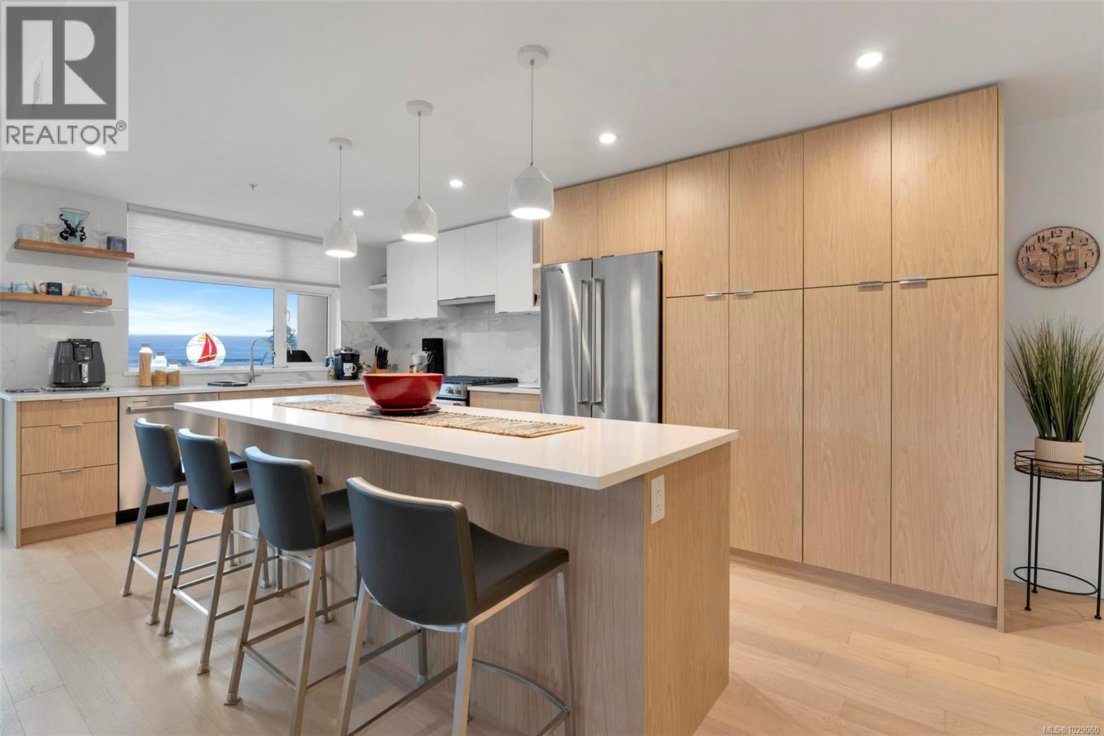 #304 5120 CORDOVA BAY RD - Image 3