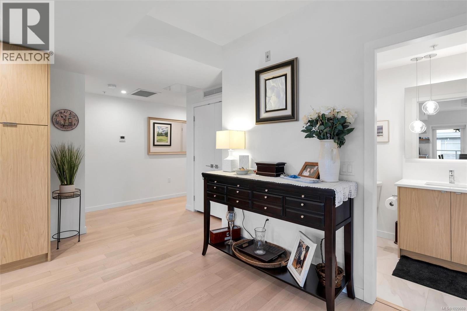 #304 5120 CORDOVA BAY RD - 26