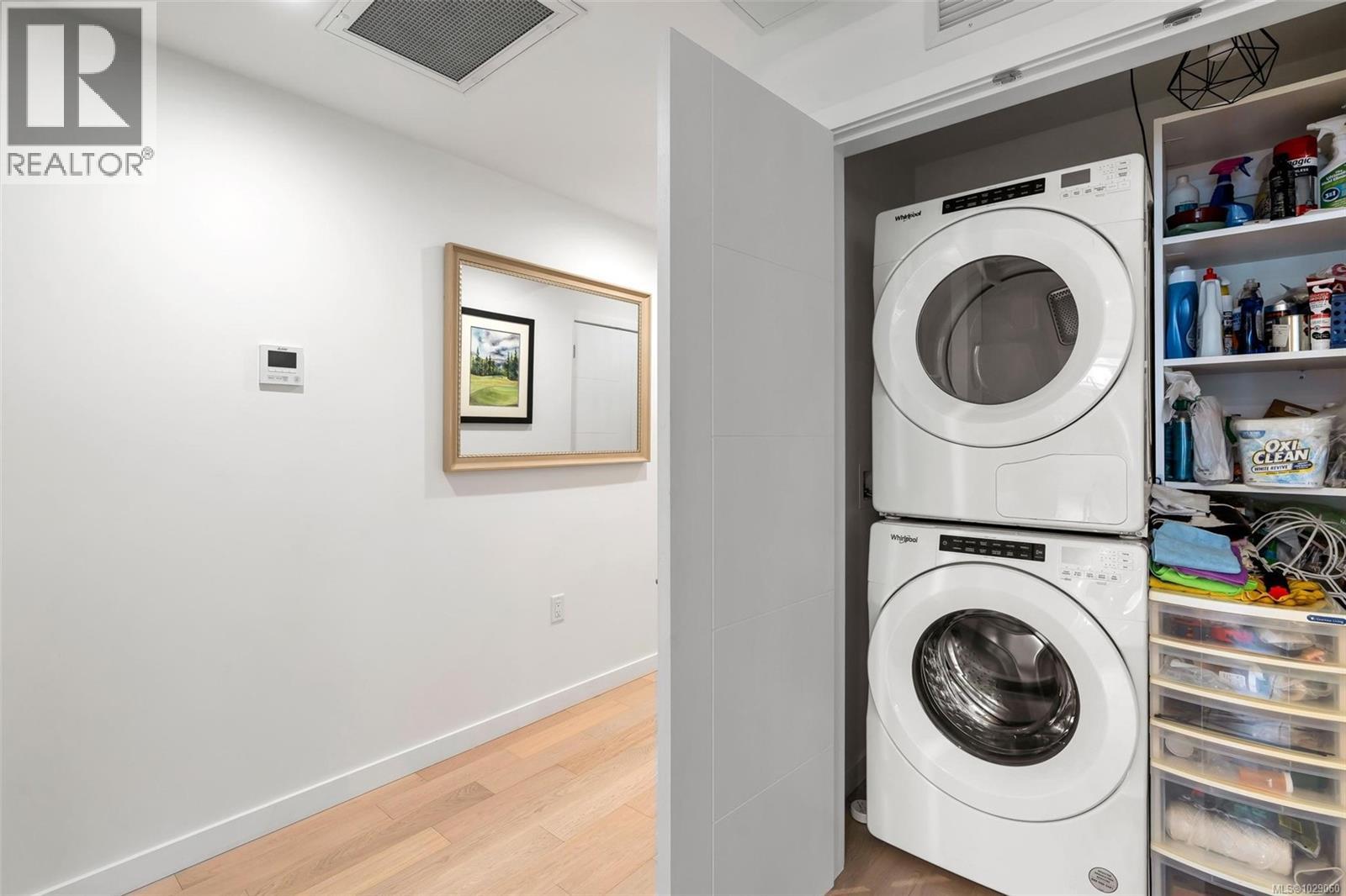 #304 5120 CORDOVA BAY RD - 27