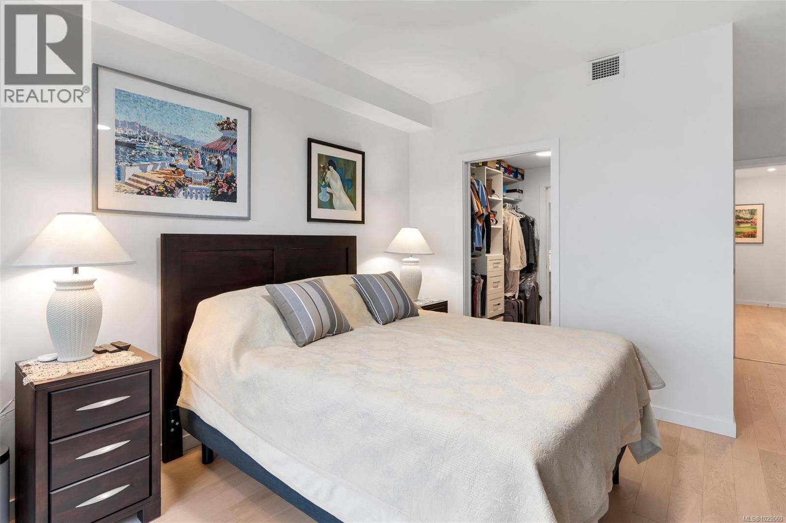 #304 5120 CORDOVA BAY RD - 17