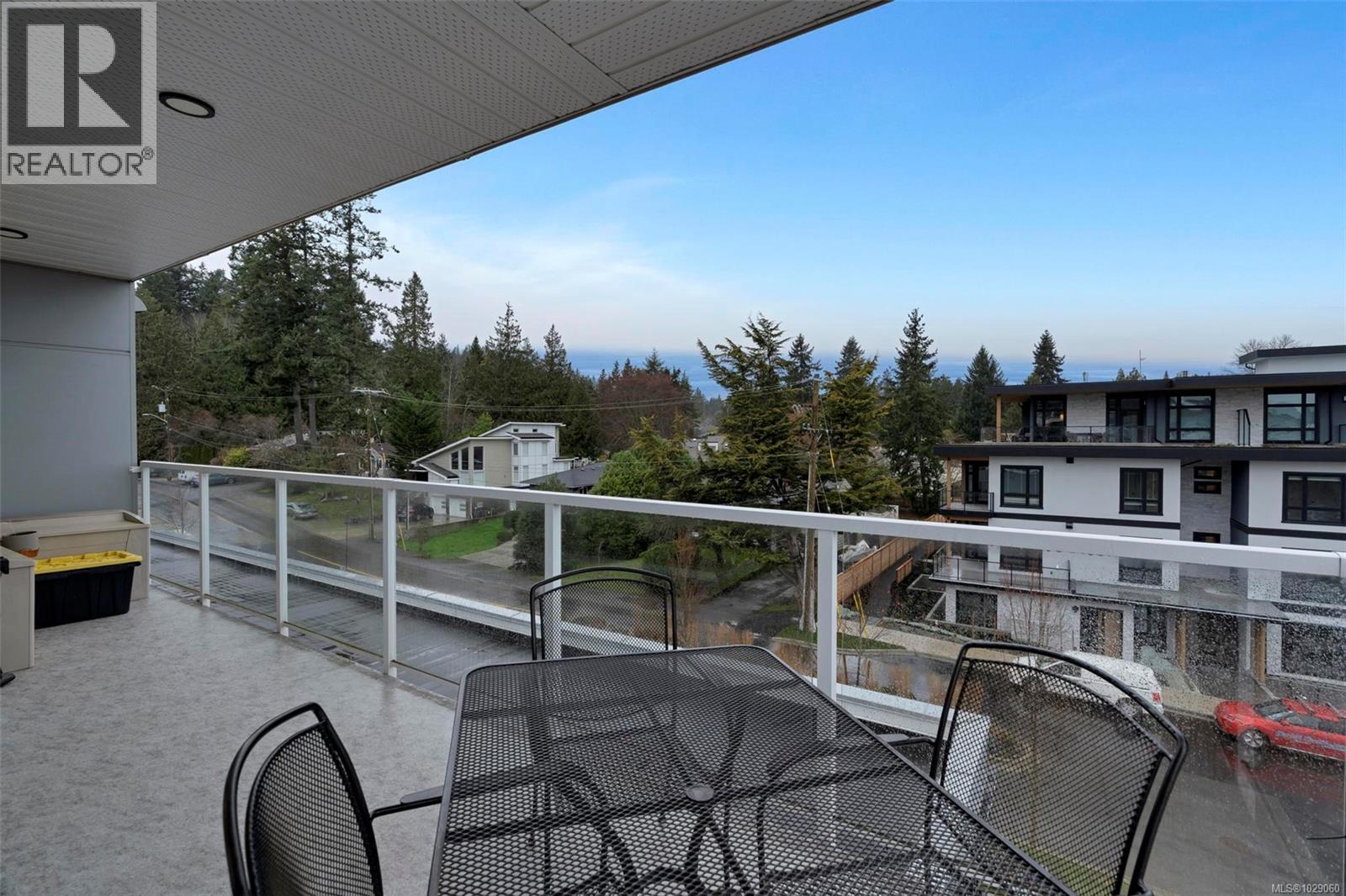 #304 5120 CORDOVA BAY RD - 32