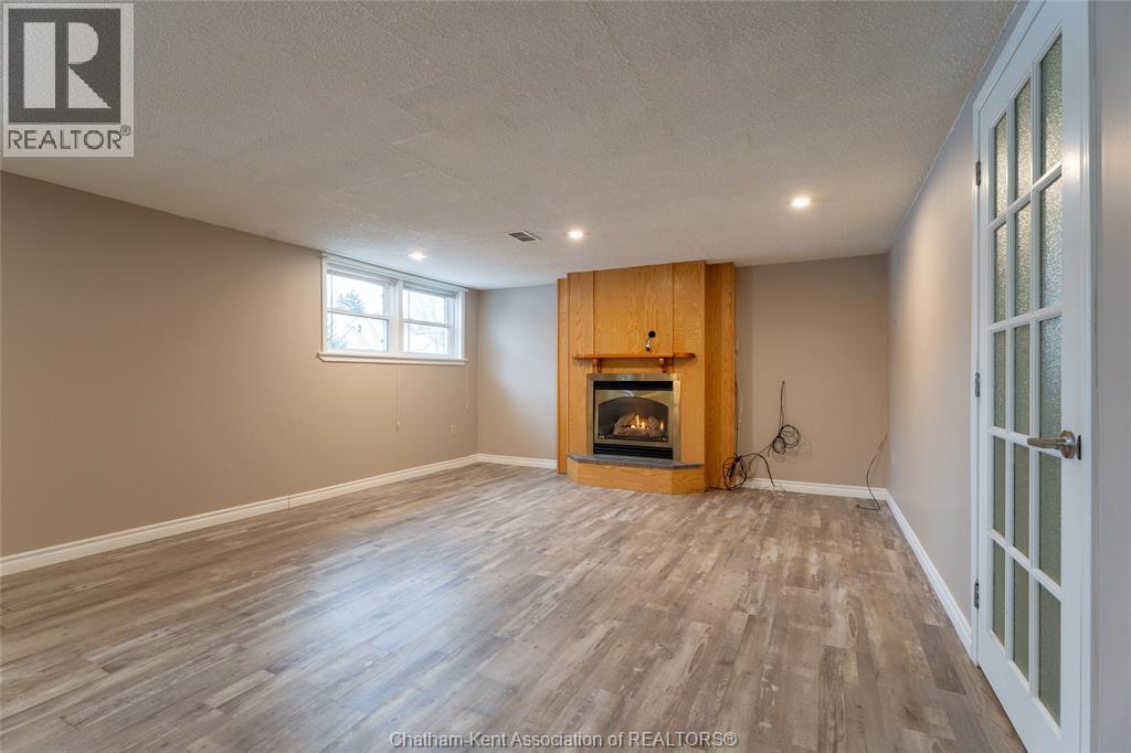 15 DETROIT DRIVE - 26