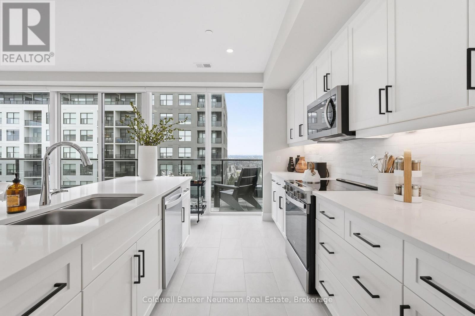 #813 1882 GORDON STREET - 1