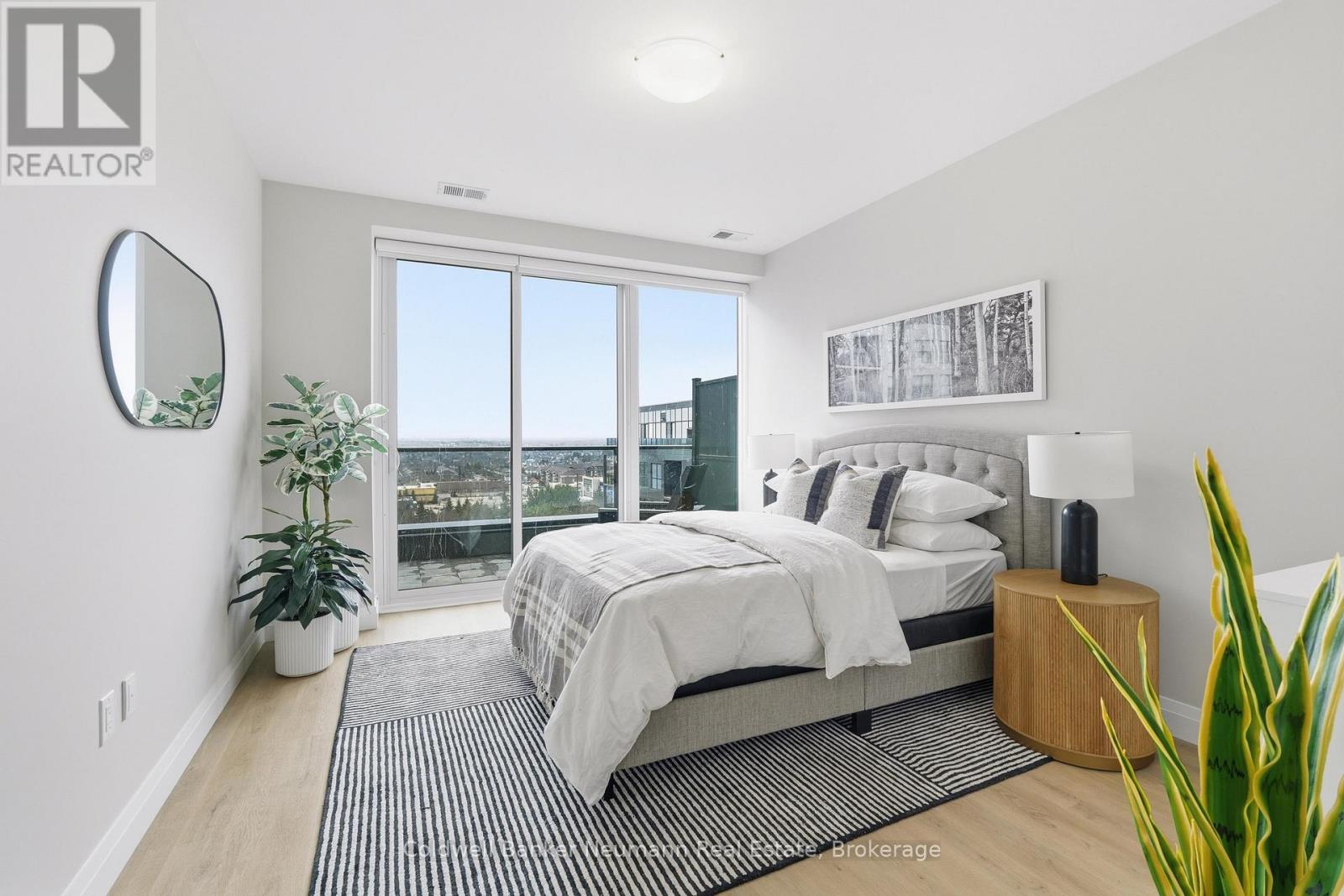 #813 1882 GORDON STREET - 25