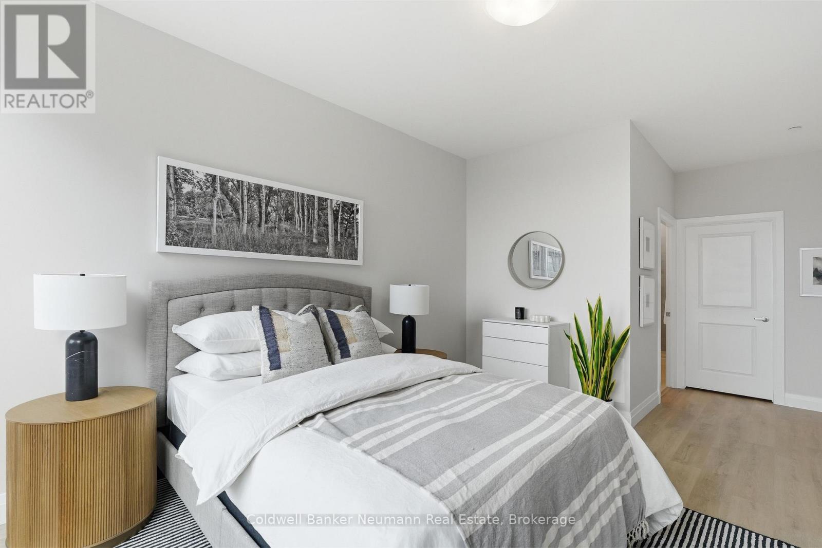 #813 1882 GORDON STREET - 28