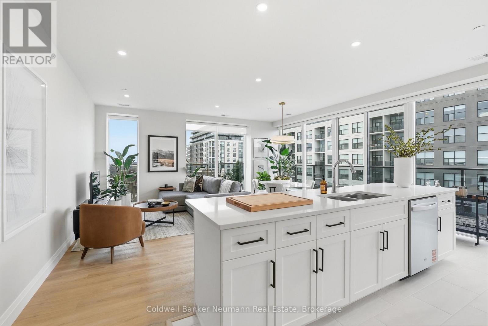 #813 1882 GORDON STREET - 4