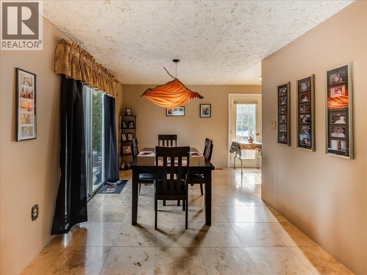 1076 COLUMBIA GARDENS Road, Fruitvale