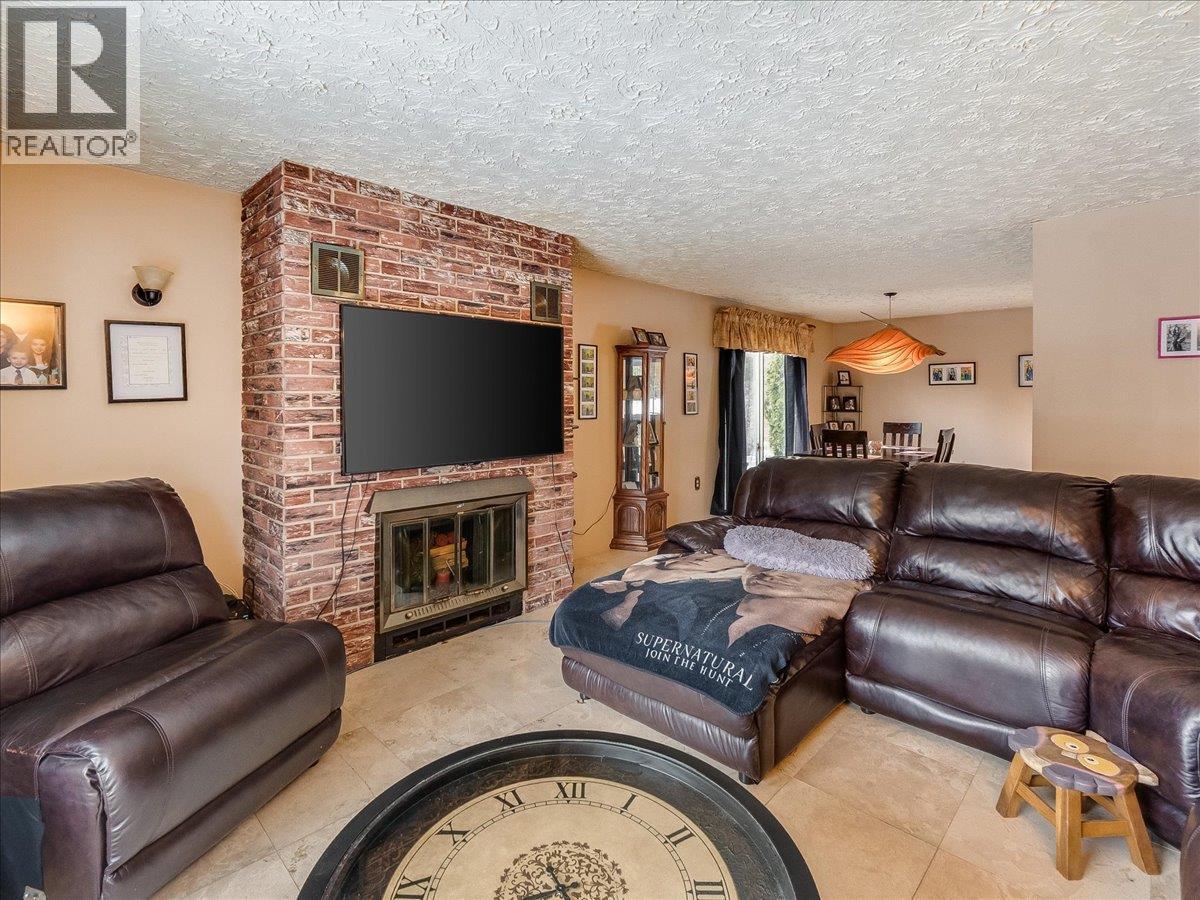 1076 COLUMBIA GARDENS Road, Fruitvale