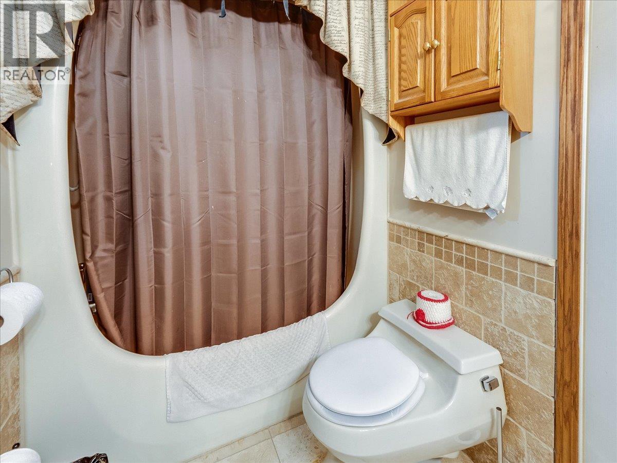 1076 COLUMBIA GARDENS Road, Fruitvale