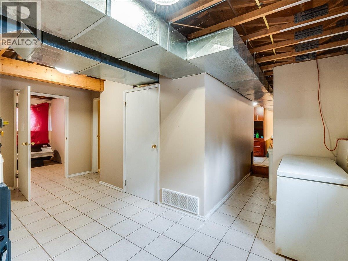 1076 COLUMBIA GARDENS Road, Fruitvale