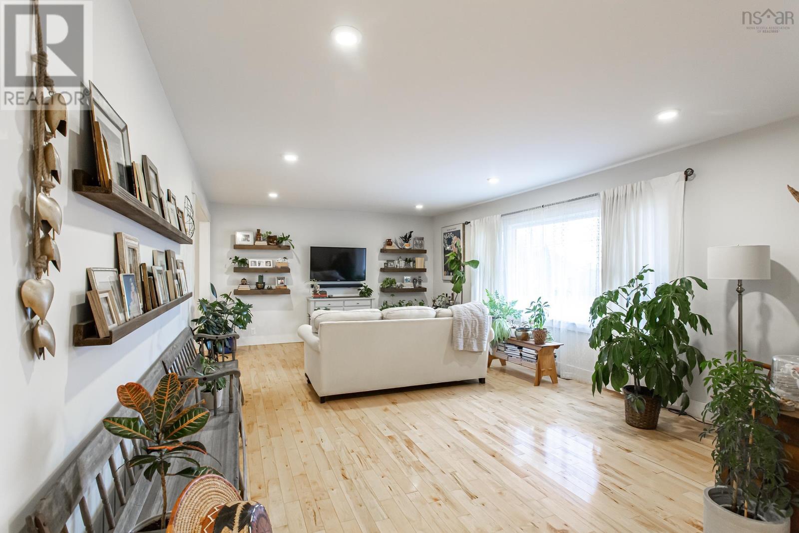 Property 7 of 22 of 5 Acadia Street