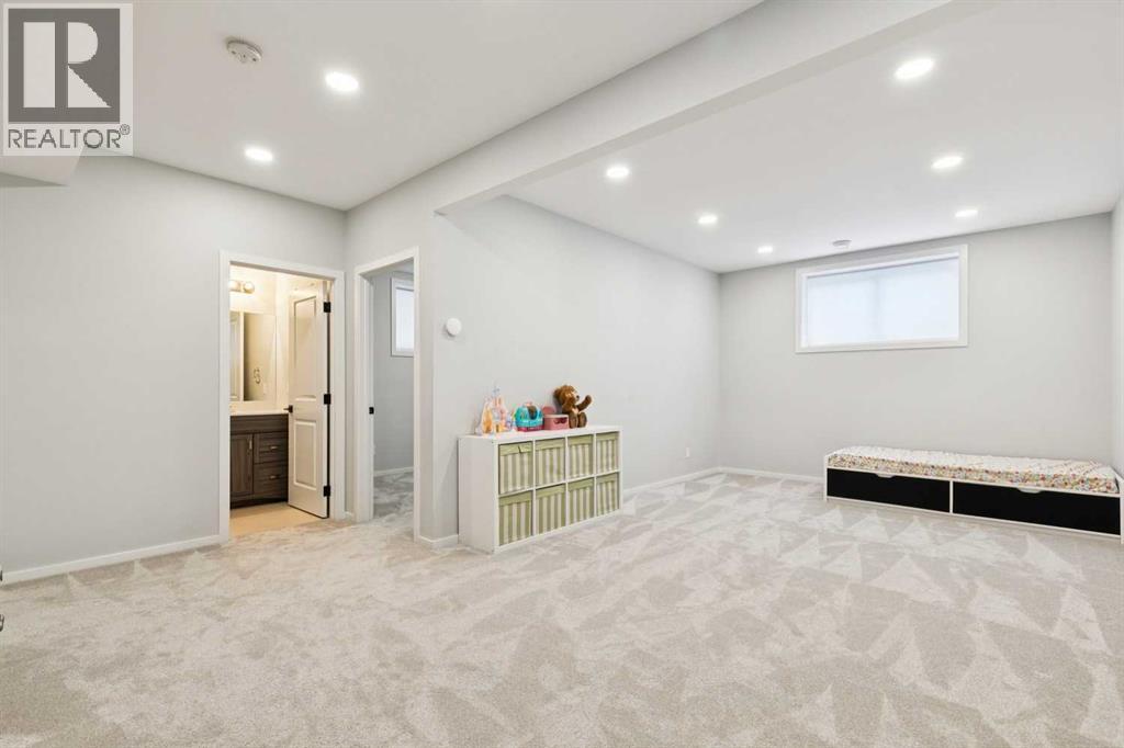 Single Family House for Sale in   Avenue SW West Springs Calgary 