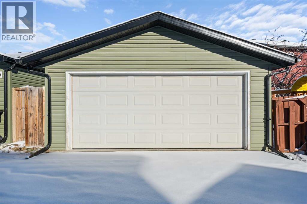 Single Family House for Sale in  Eversyde Heath SW Evergreen Calgary 