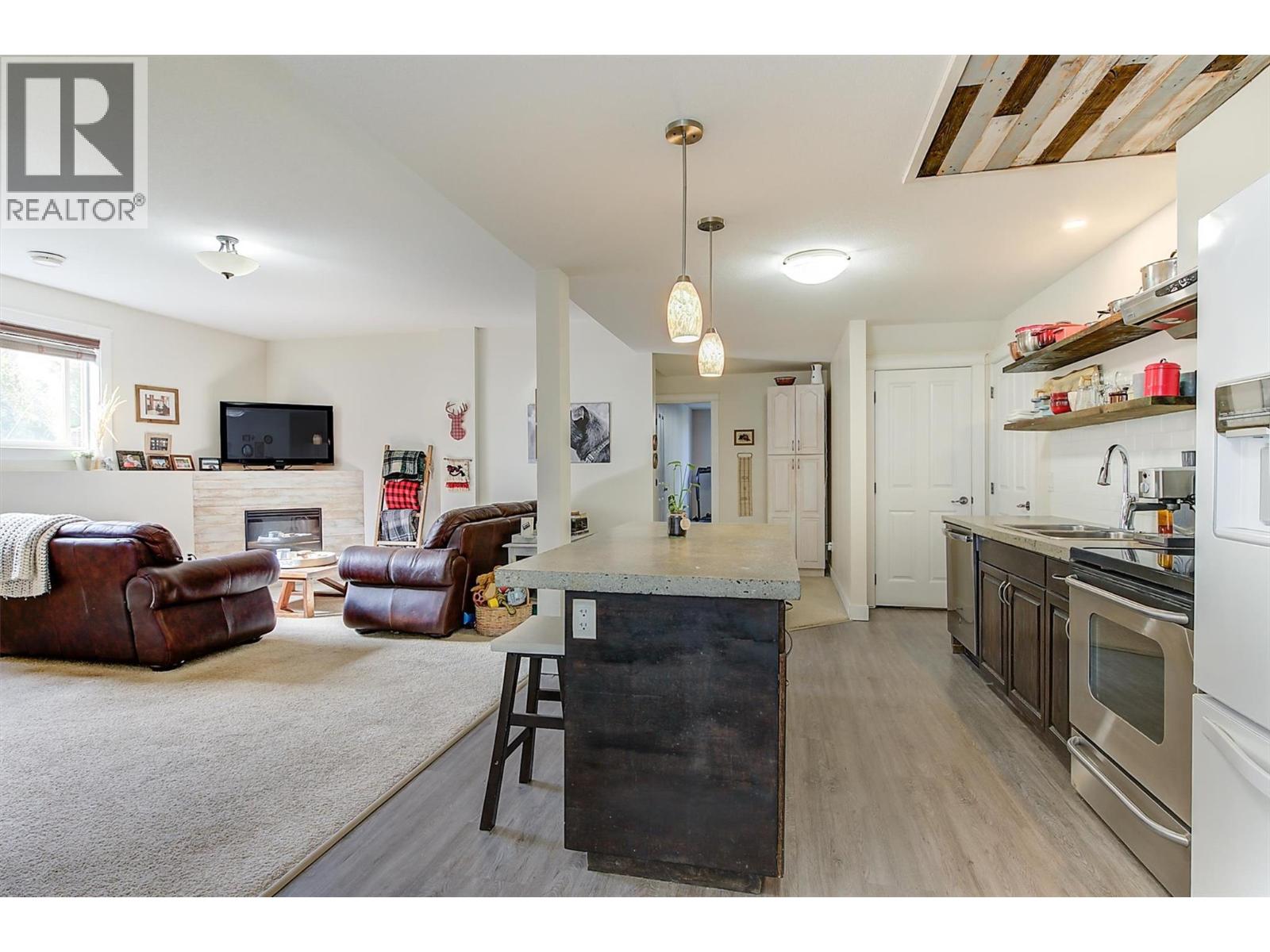 737 Kuipers Crescent, Kelowna