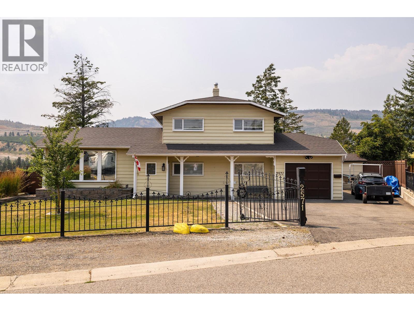2571 Pineridge Place, West Kelowna