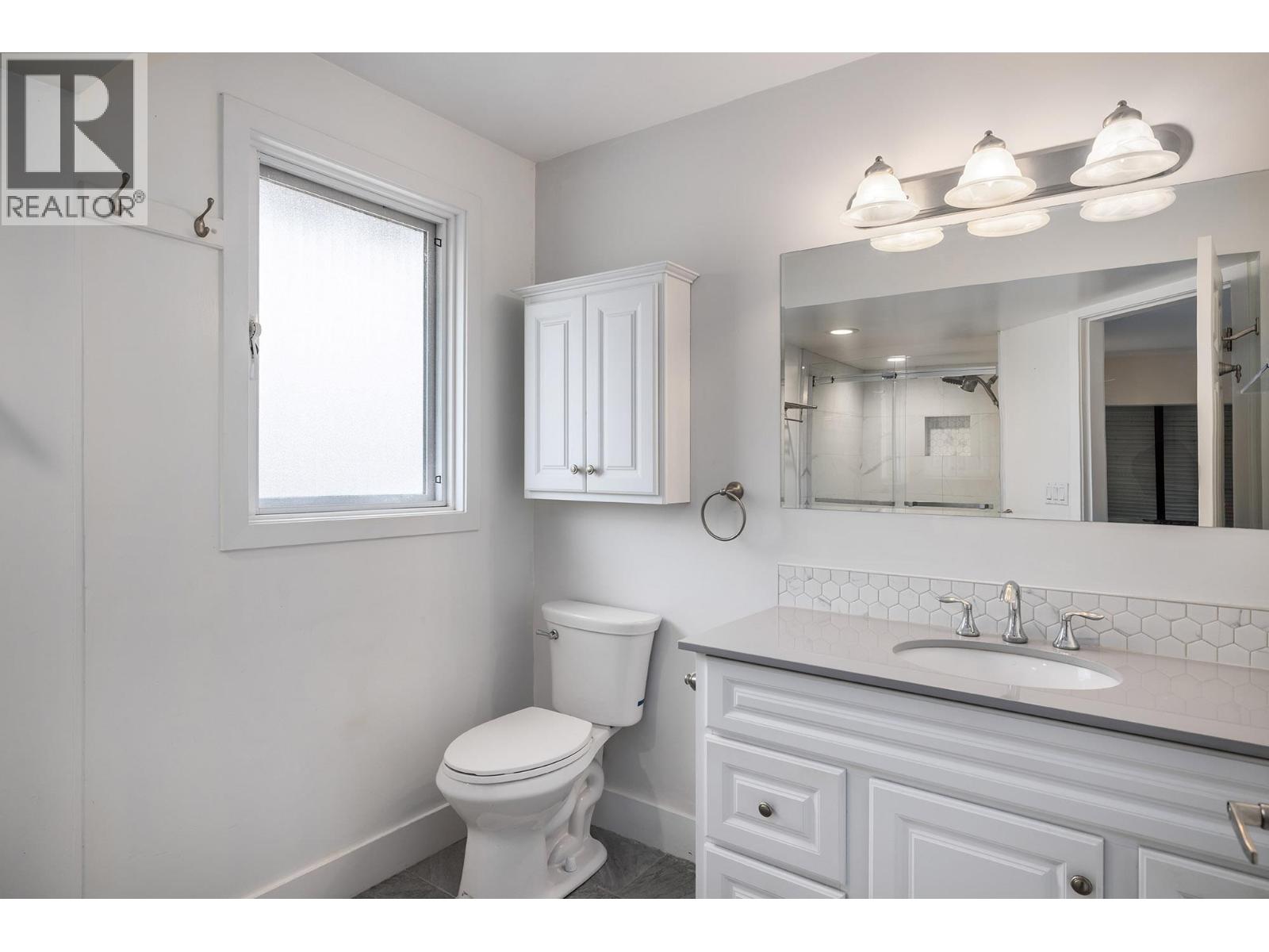 2571 Pineridge Place, West Kelowna