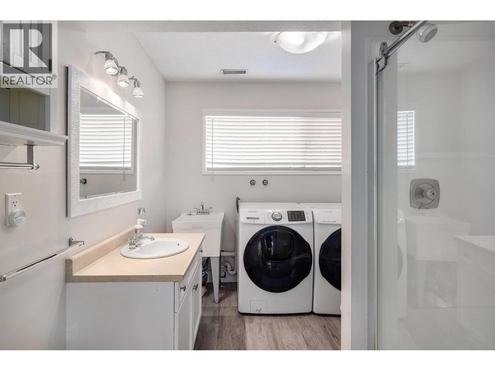 2571 Pineridge Place, West Kelowna