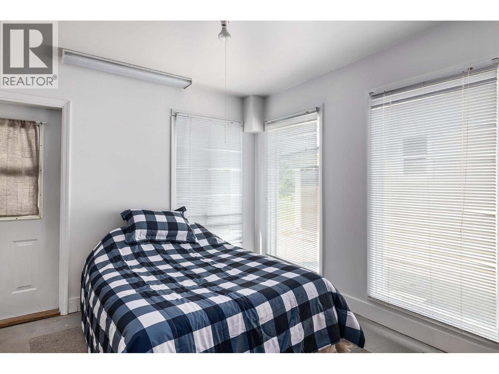 2571 Pineridge Place, West Kelowna