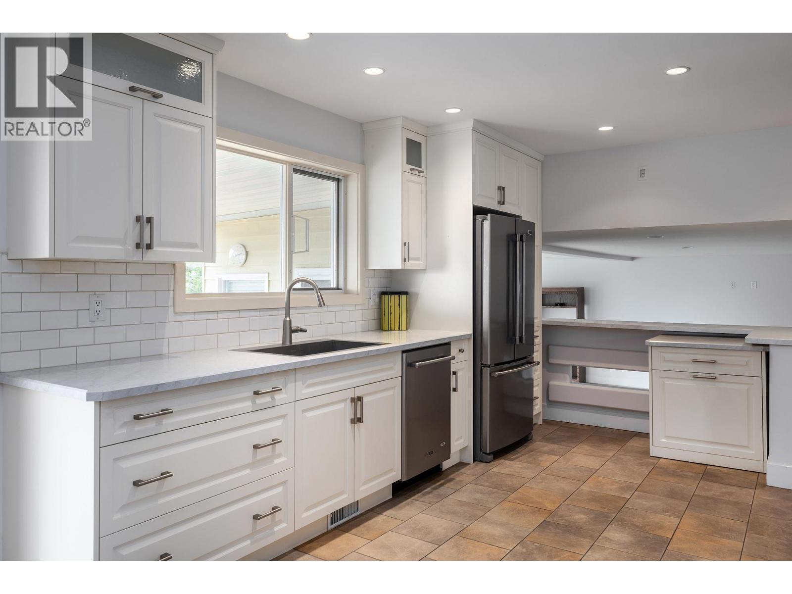 2571 Pineridge Place, West Kelowna