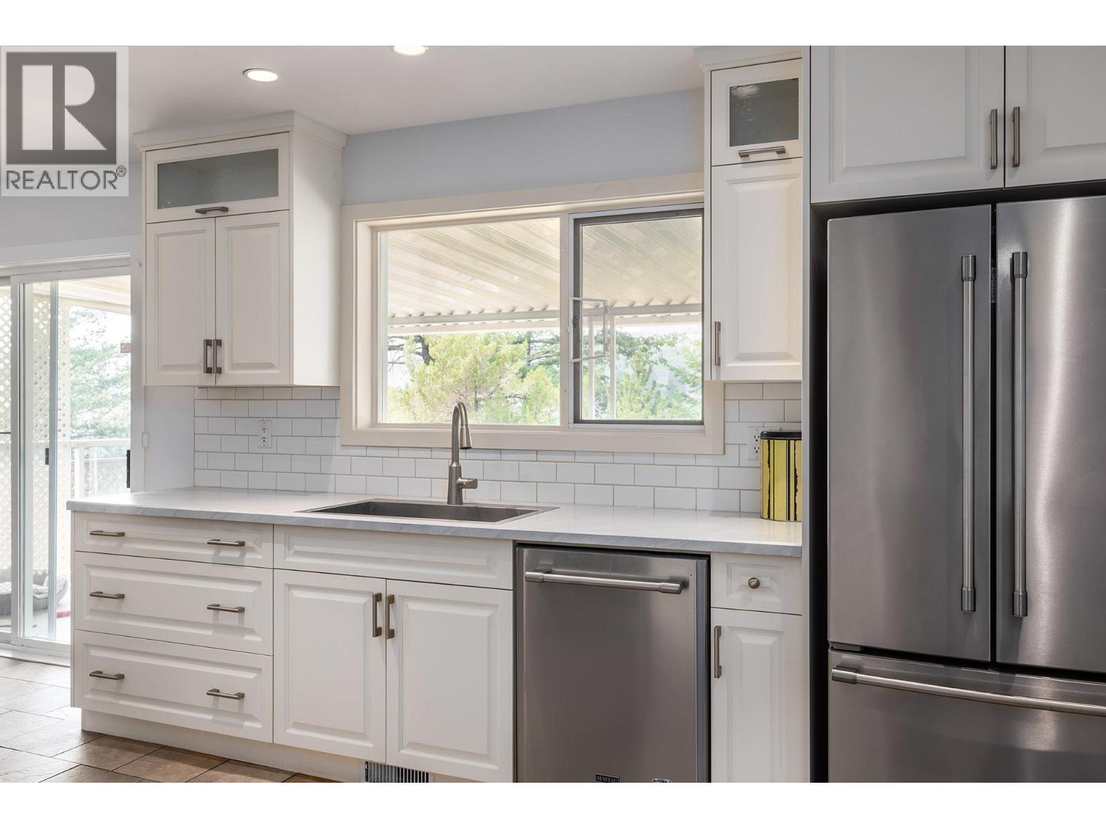 2571 Pineridge Place, West Kelowna