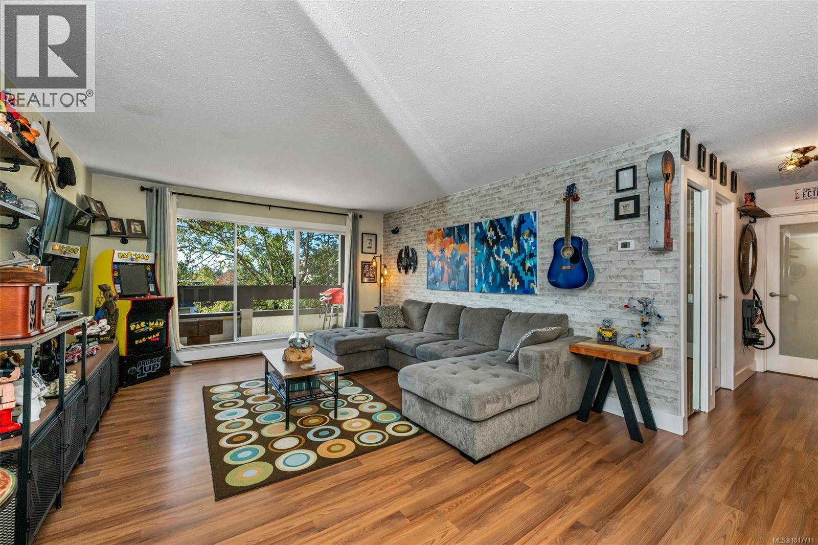 #205 1000 ESQUIMALT RD - Image 2