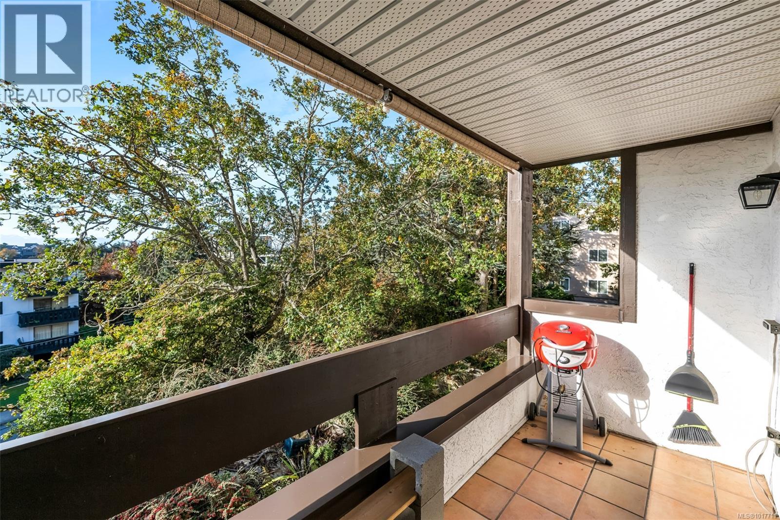 #205 1000 ESQUIMALT RD - 22