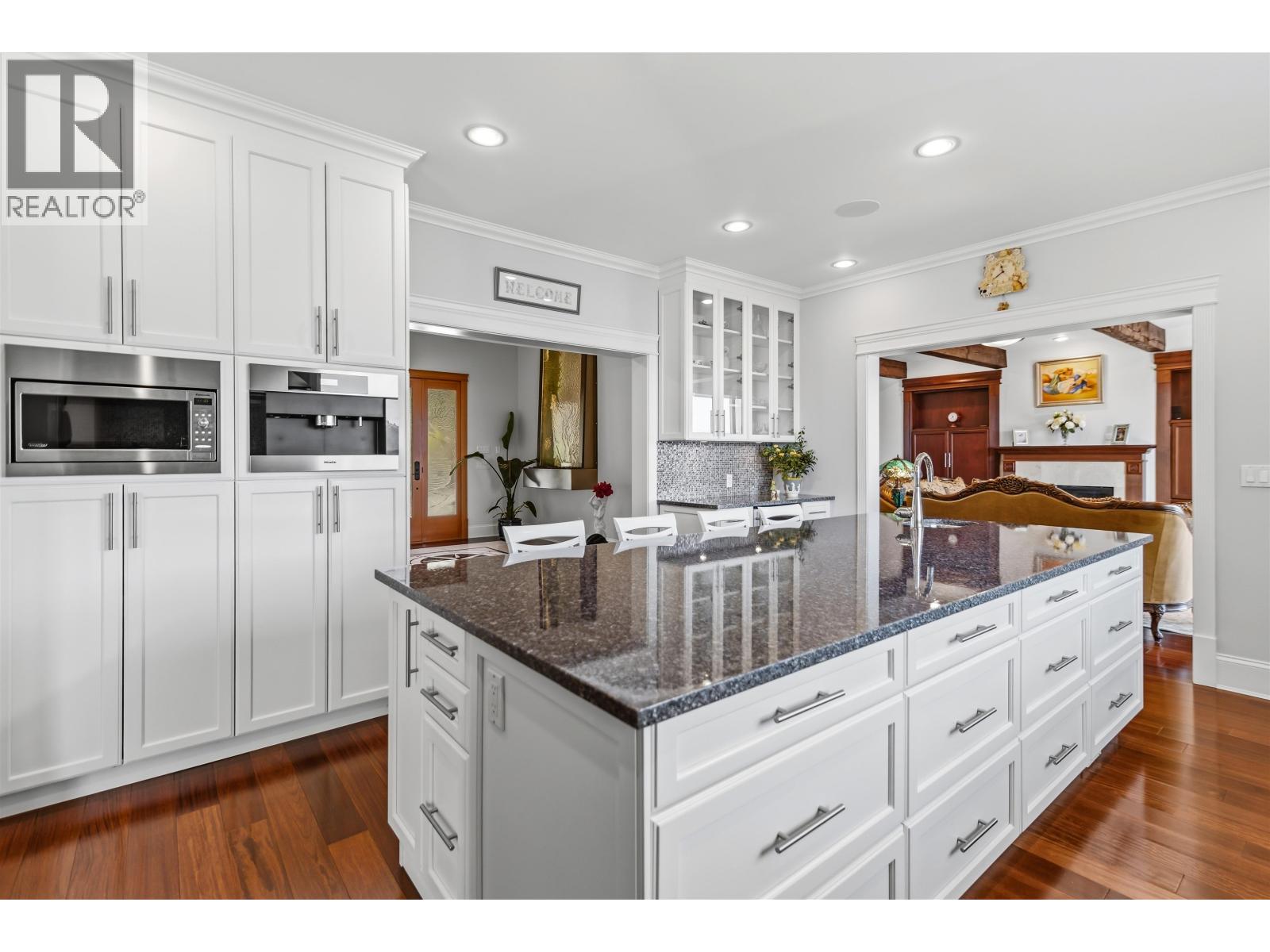 1128 TWIN ISLE DRIVE, Gibsons