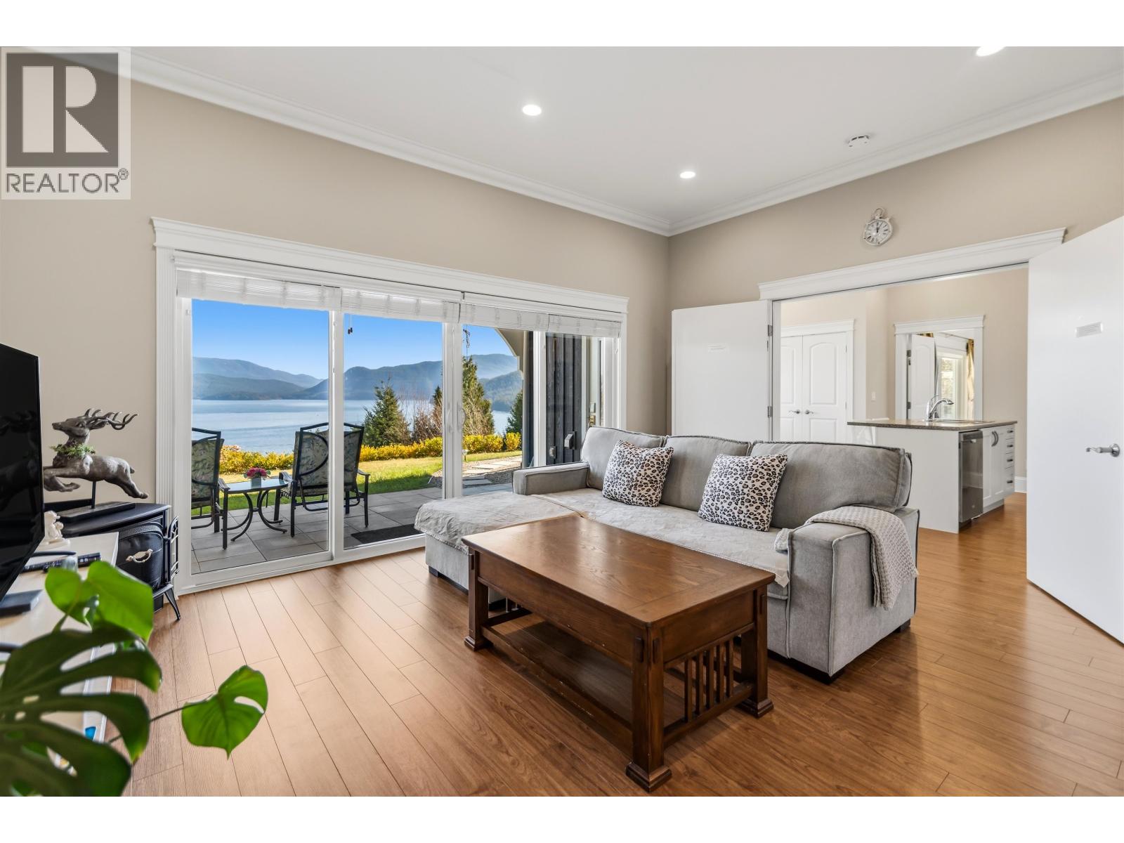 1128 TWIN ISLE DRIVE, Gibsons