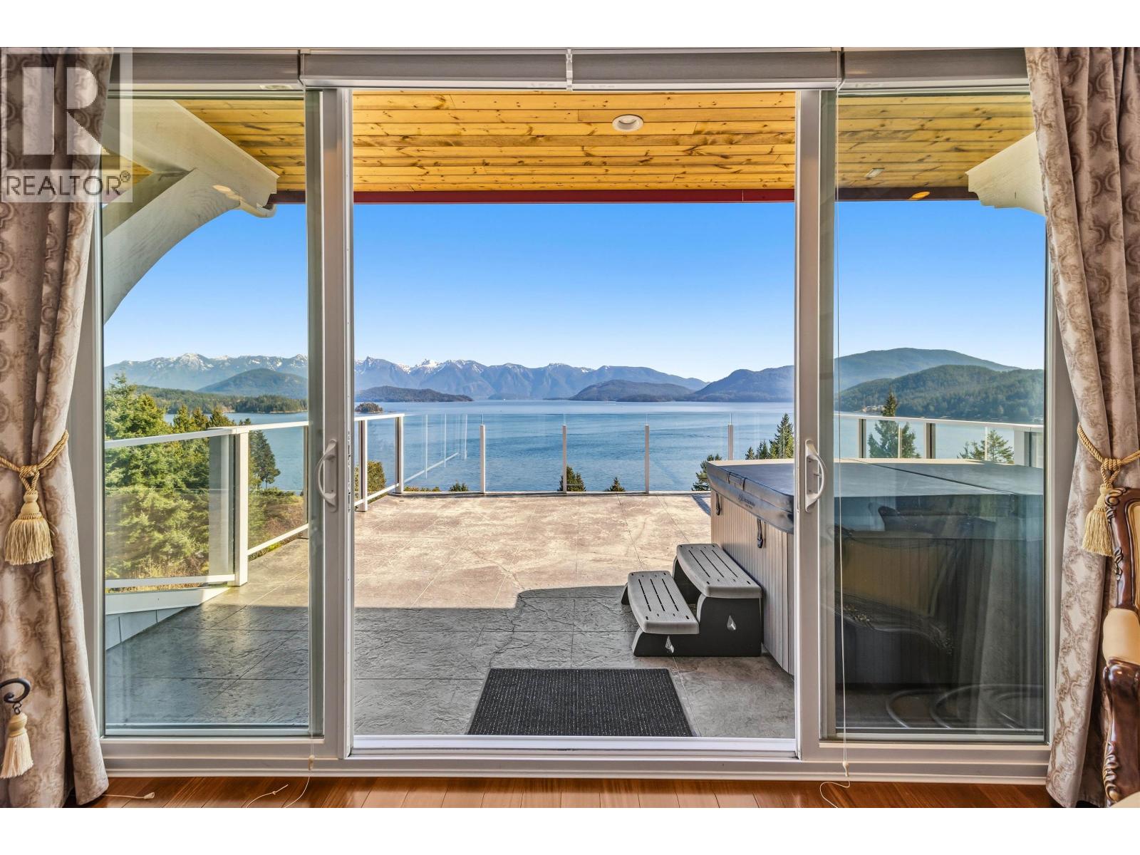 1128 TWIN ISLE DRIVE, Gibsons