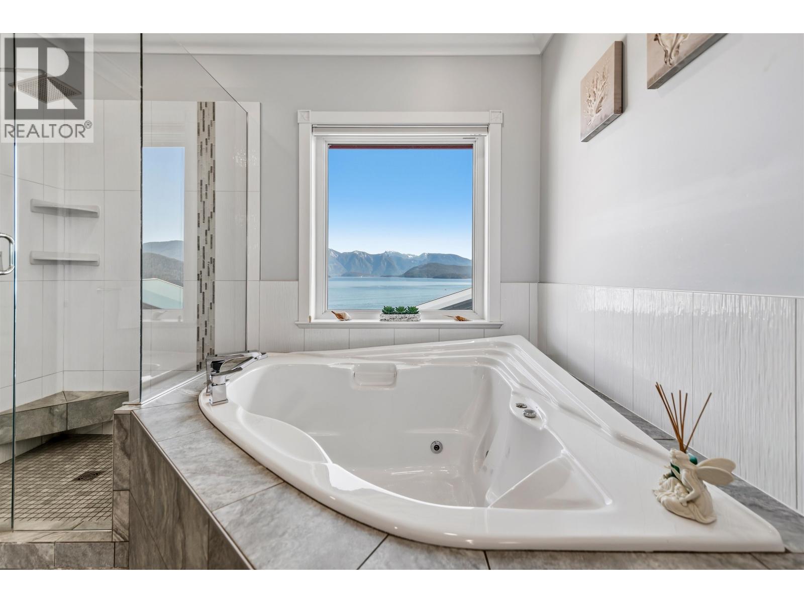 1128 TWIN ISLE DRIVE, Gibsons