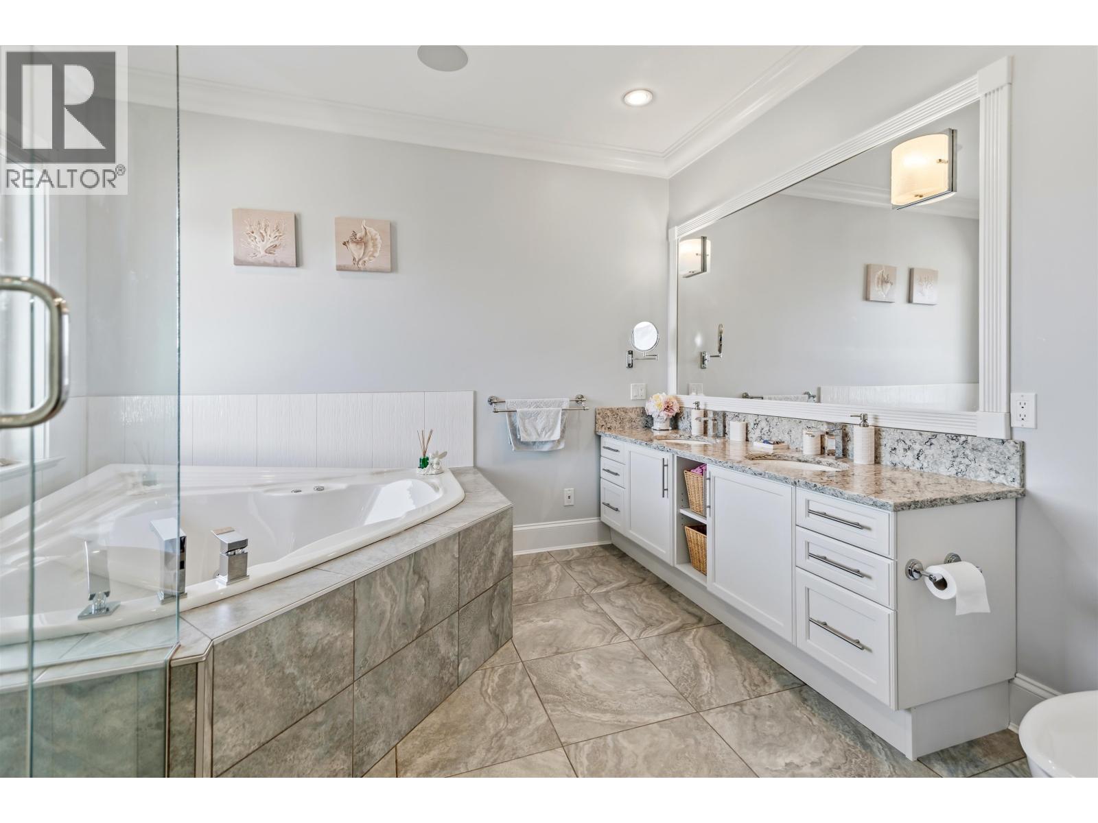 1128 TWIN ISLE DRIVE, Gibsons