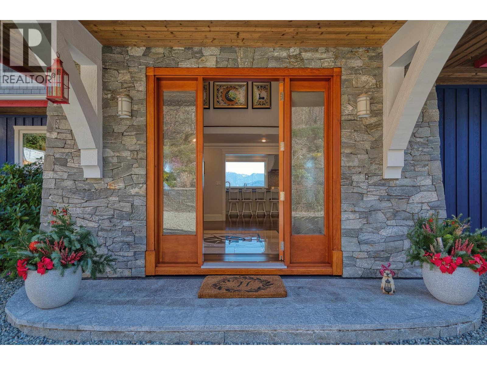 1128 TWIN ISLE DRIVE, Gibsons