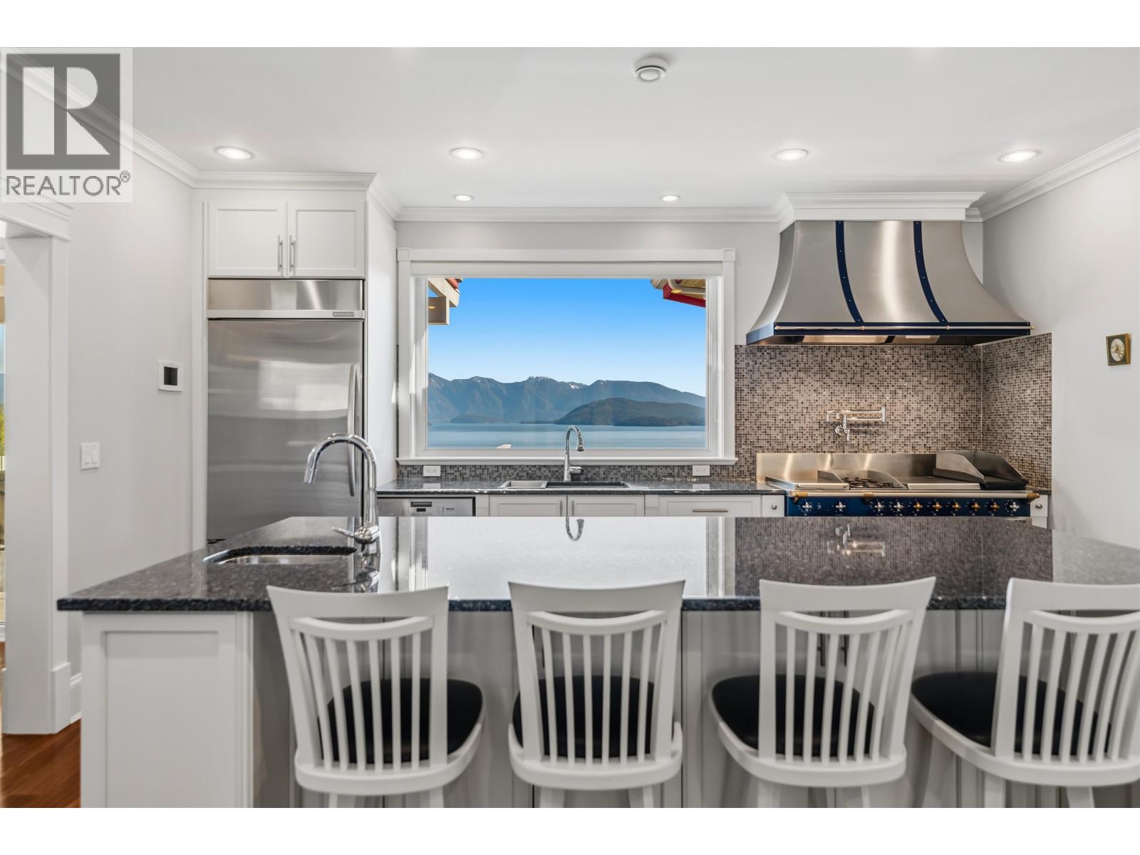 1128 TWIN ISLE DRIVE, Gibsons