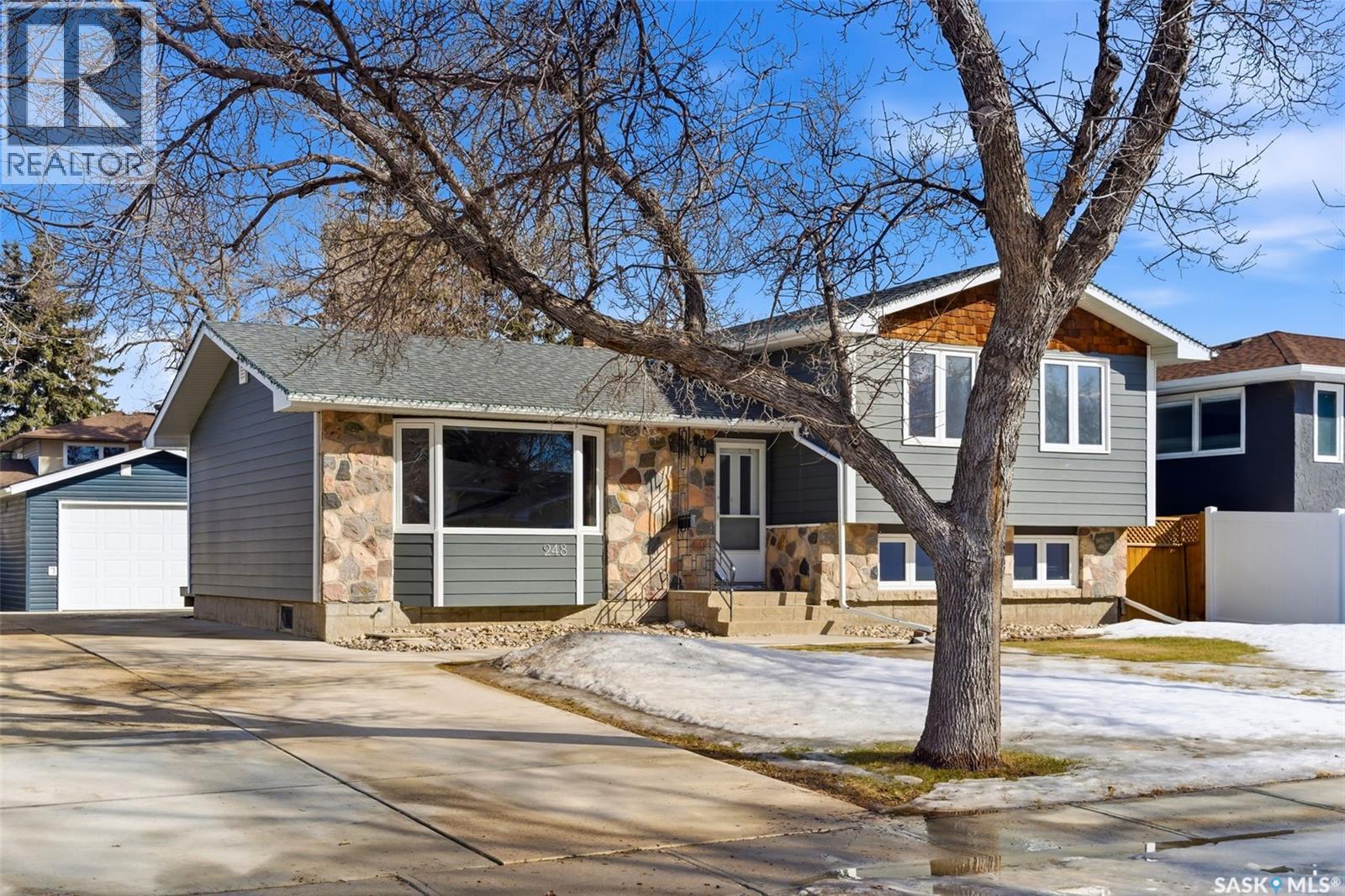 Single Family House for Sale in  Habkirk DRIVE Regina 