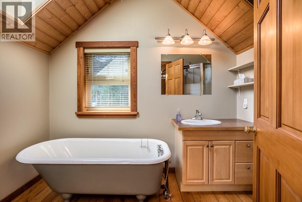 641 West Front Street, Kaslo