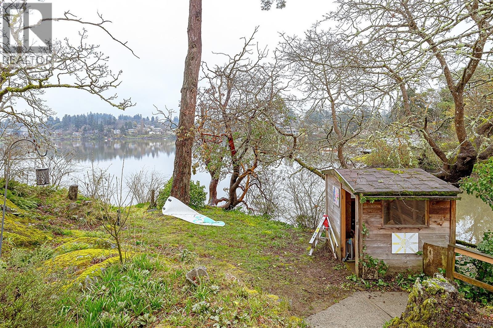  2898 Glenwood Avenue, Saanich