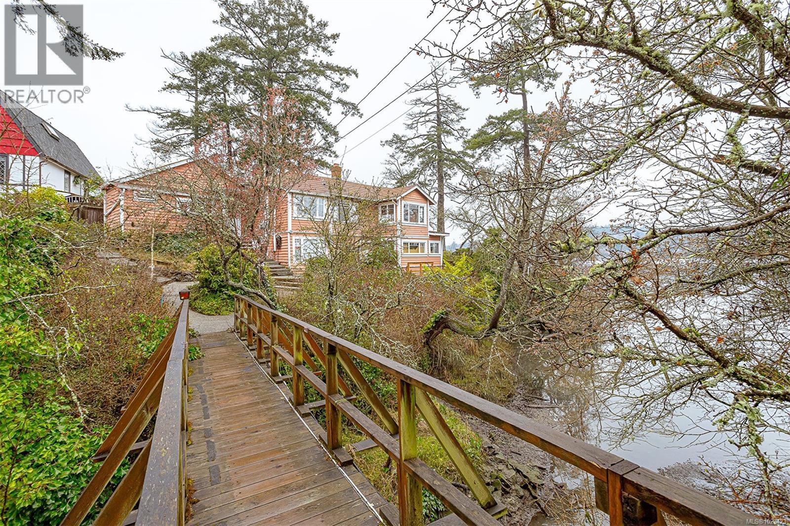  2898 Glenwood Avenue, Saanich