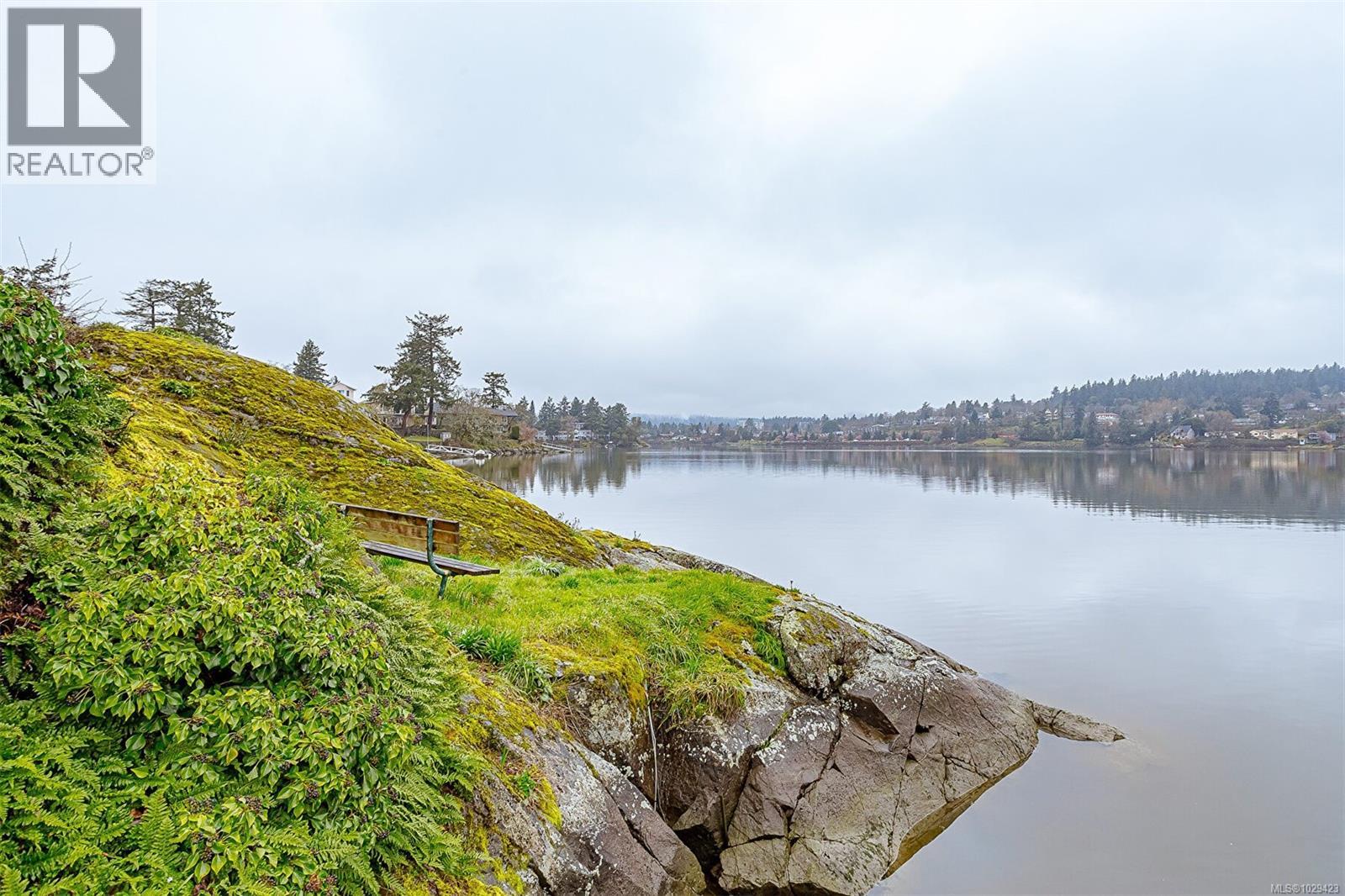  2898 Glenwood Avenue, Saanich